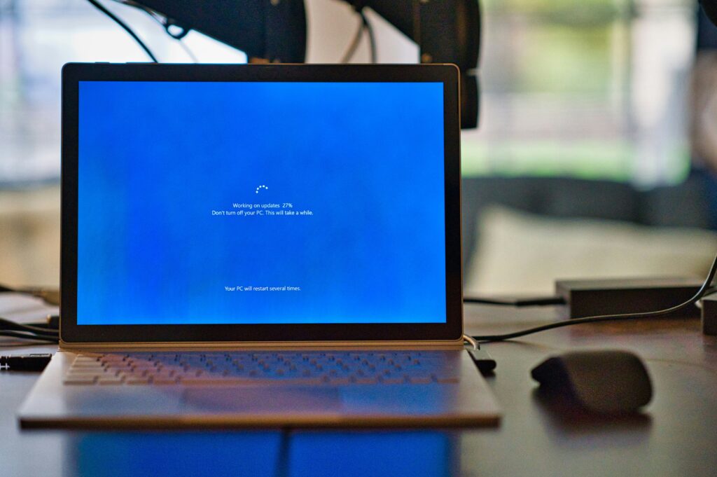 A picture of a laptop doing a Windows update